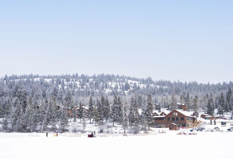 استراحتگاه Pyramid Lake Lodge