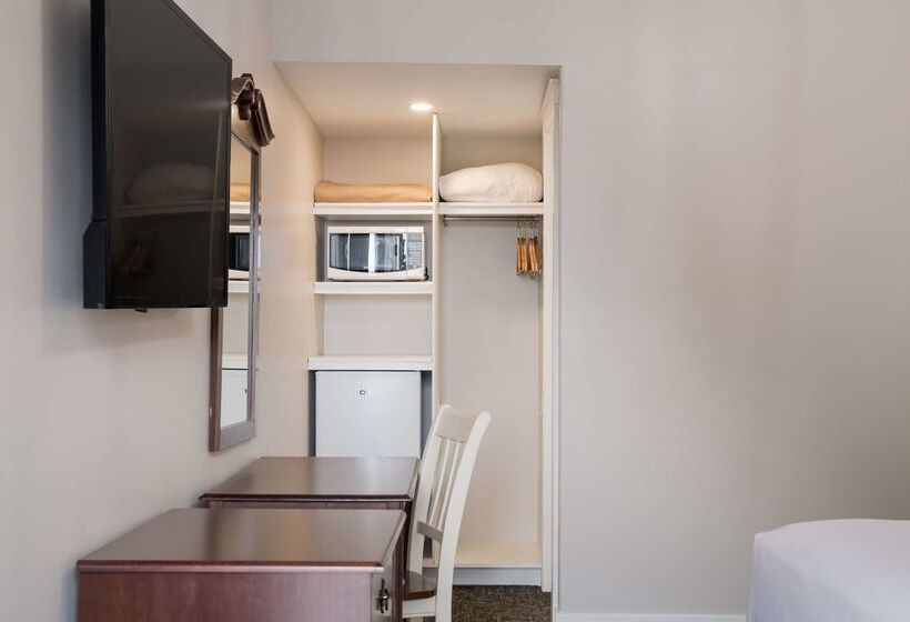 فندق Canadas Best Value Inn & Suites Charlottetown
