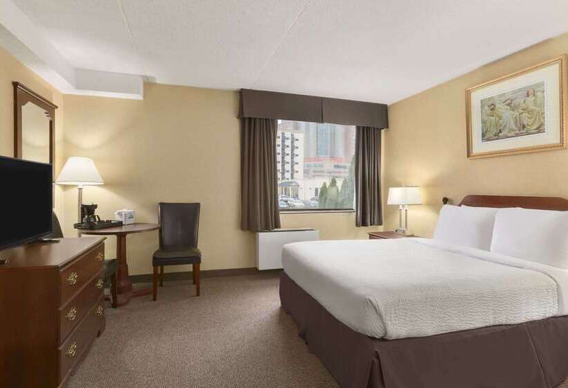 هتل Days Inn By Wyndham Fallsview
