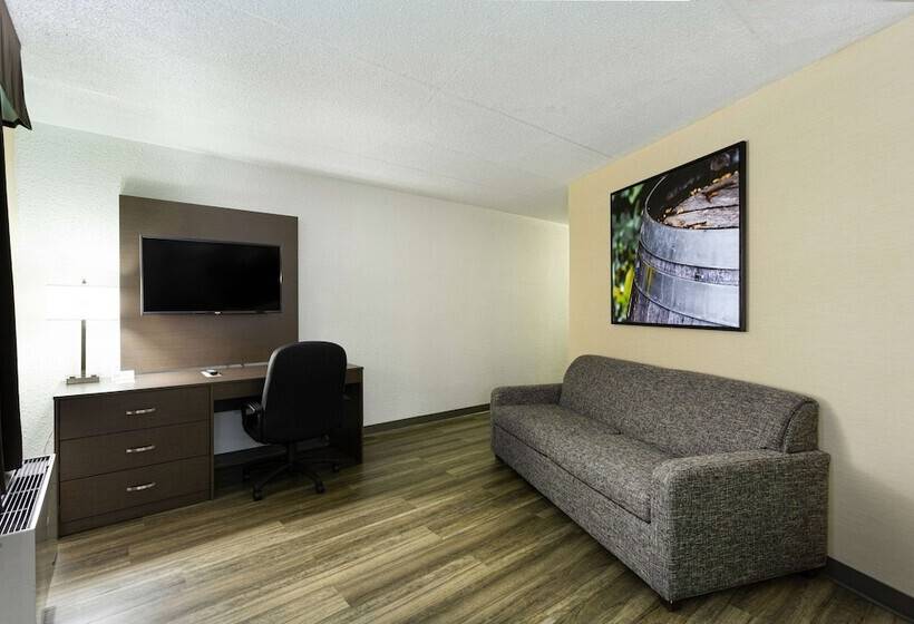 هتل Days Inn By Wyndham Fallsview