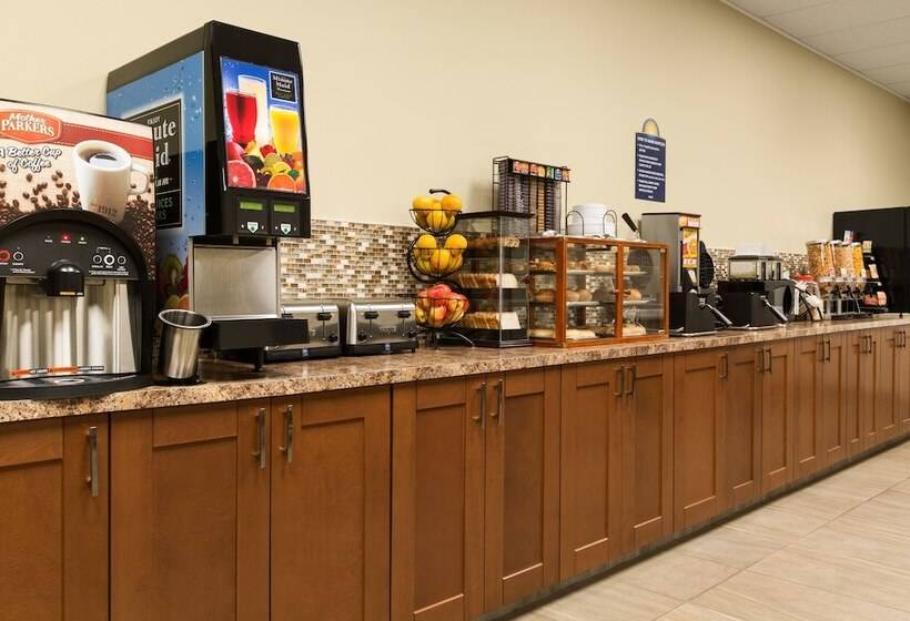 בית מלון כפרי Days Inn By Wyndham Cranbrook Conference Centre