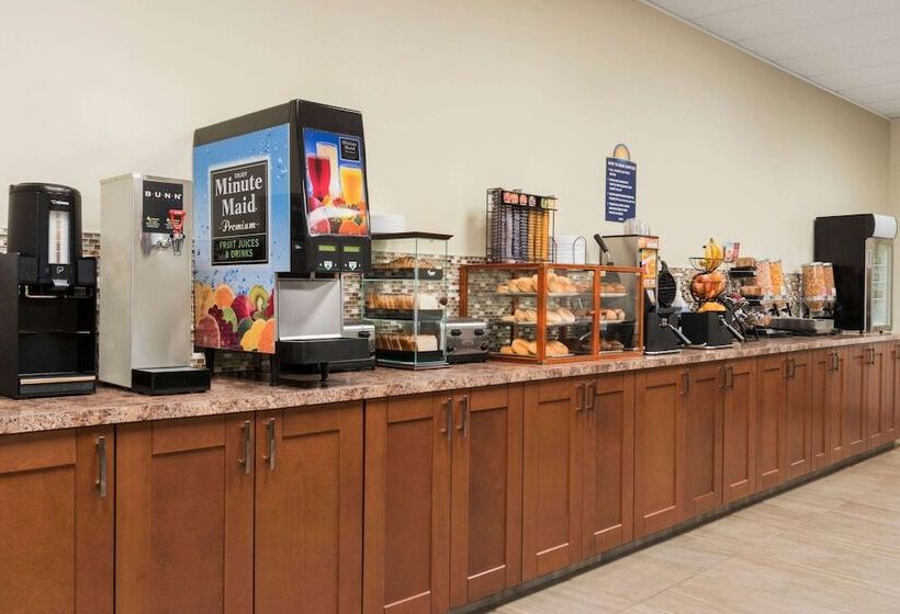 בית מלון כפרי Days Inn By Wyndham Cranbrook Conference Centre