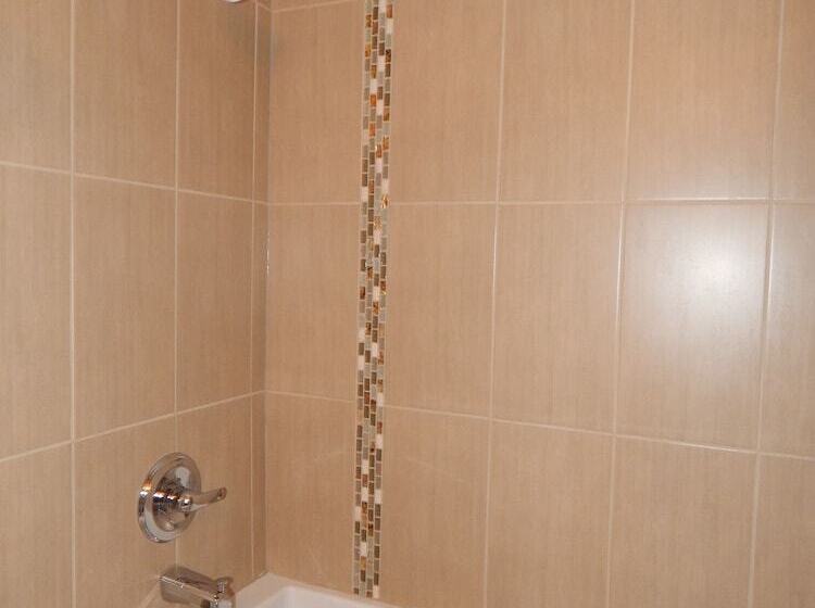 בית מלון כפרי Days Inn By Wyndham Cranbrook Conference Centre