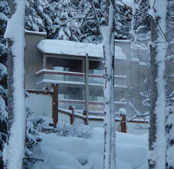 هتل Tantalus Resort Lodge