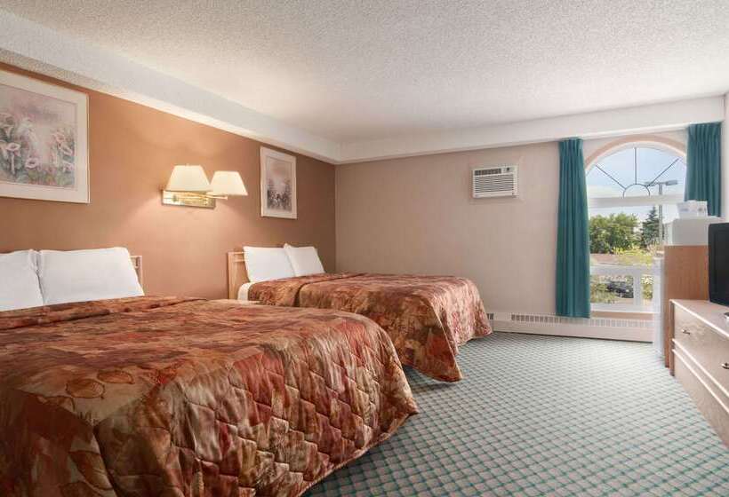 هتل Travelodge By Wyndham Edmonton Airport