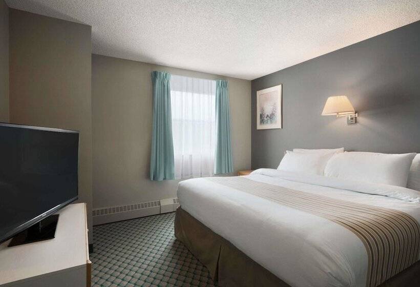 هتل Travelodge By Wyndham Edmonton Airport