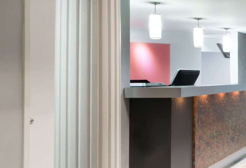 فندق على الطريق Super 8 By Wyndham Mt Hope Hamilton Intl Arpt On