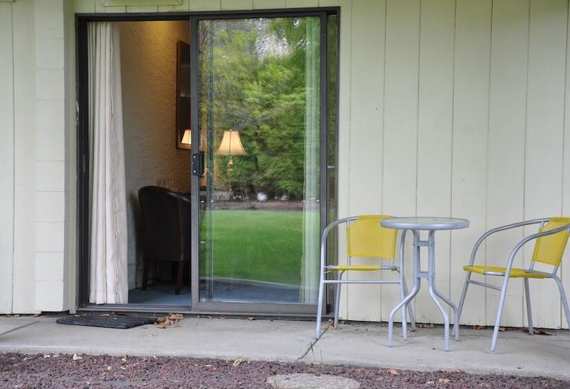 Summerland Motel