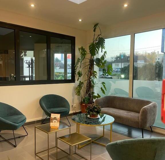 Отель Kyriad Saint Fargeau Ponthierry  Apollonia