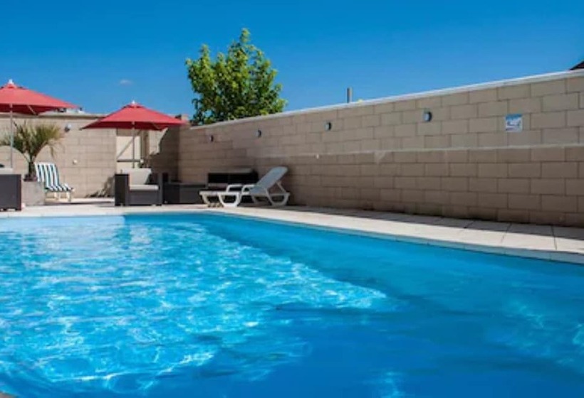 בית מלון כפרי Ibis Styles Poitiers Nord