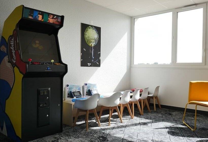 בית מלון כפרי Ibis Styles Poitiers Nord