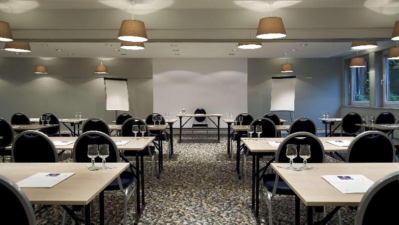 Отель Kyriad Lille Est Villeneuve D Ascq