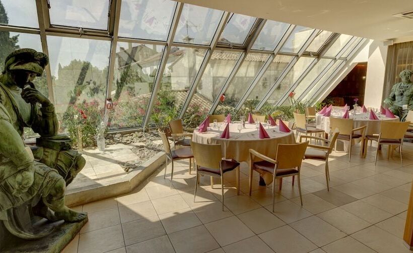 هتل Atrium Arles Centre