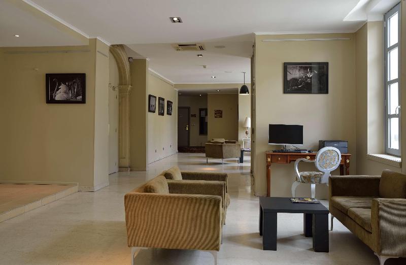 هتل Atrium Arles Centre