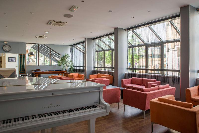هتل Atrium Arles Centre