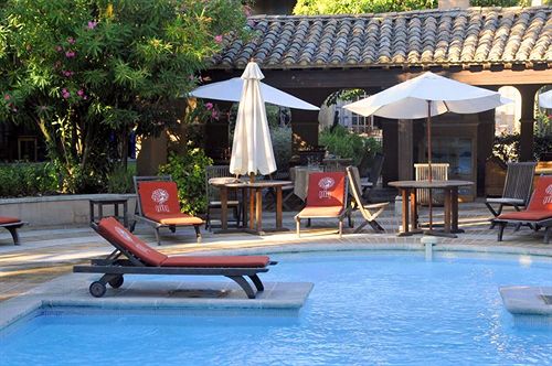 Отель Les Agassins