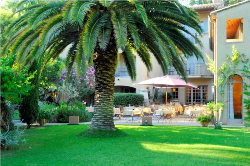 Отель Les Agassins