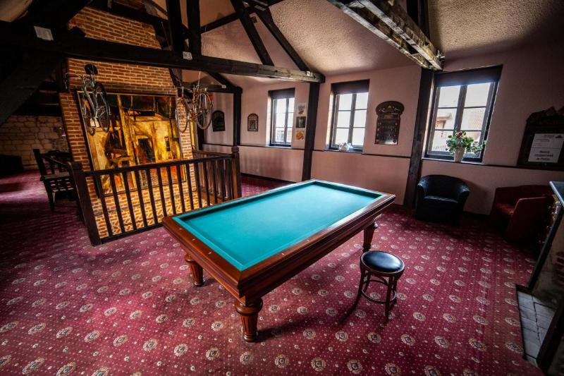 호텔 Logis Hôtel & Restaurant   Les Hauts De Montreuil