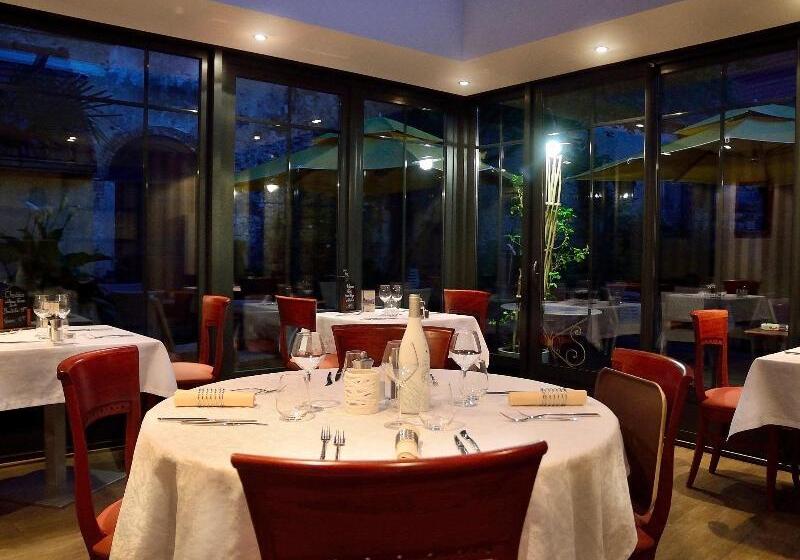 호텔 Logis Hôtel & Restaurant   Les Hauts De Montreuil