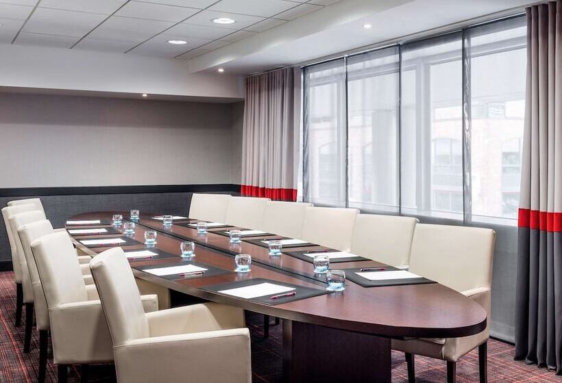 בית מלון כפרי Mercure Paris La Défense Grande Arche