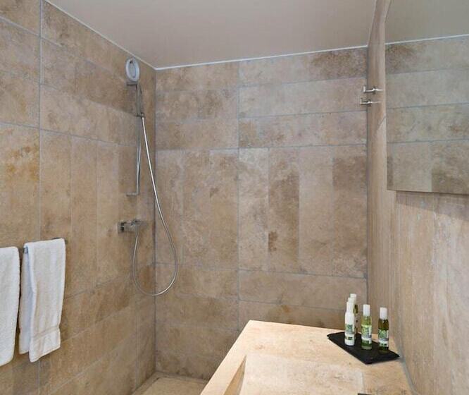 Отель Moulin De Vernègues Hôtel & Spa
