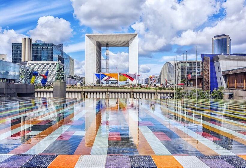 هتل Renaissance Paris La Defense