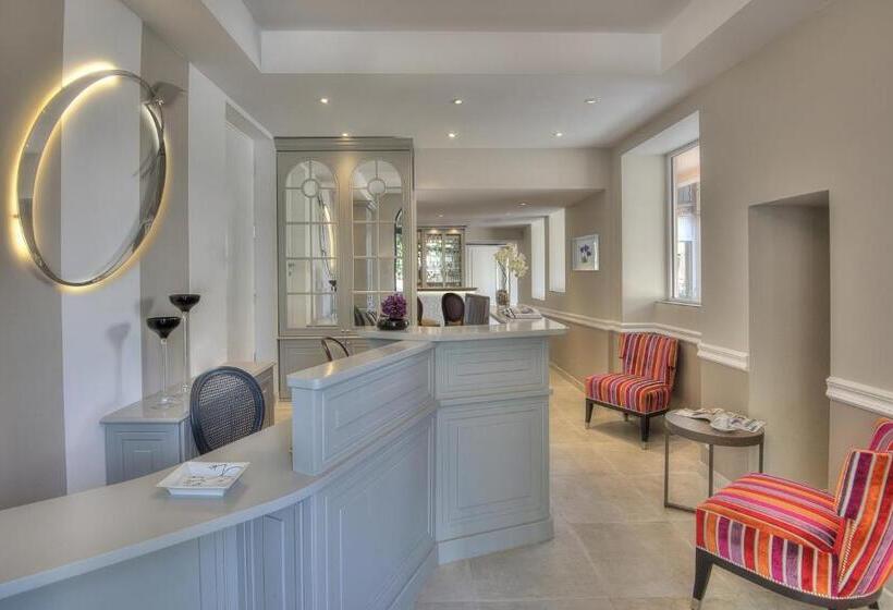 호텔 La Bastide De L'oliveraie