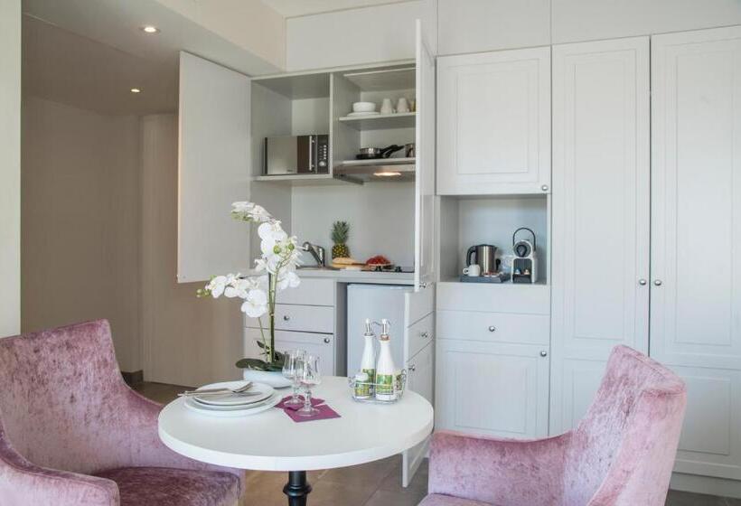 호텔 La Bastide De L'oliveraie