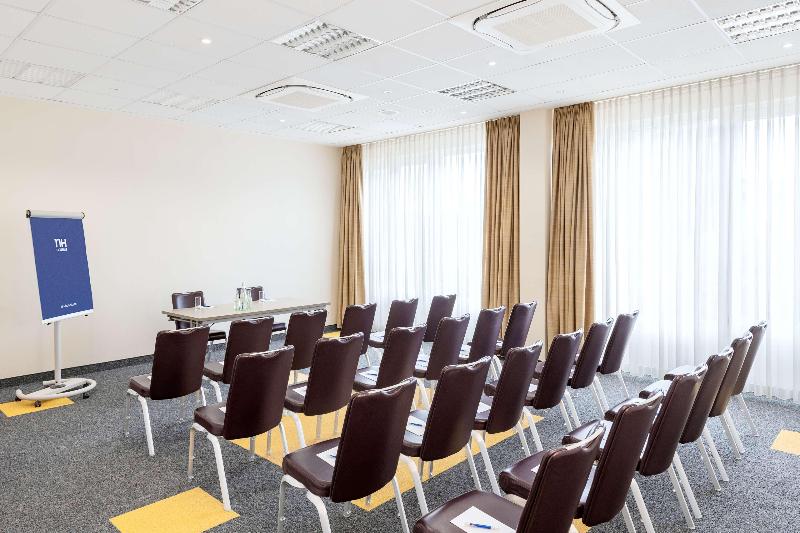 هتل NH Leipzig Messe