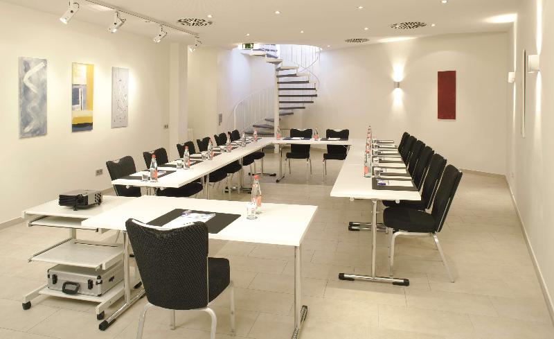 هتل Spark By Hilton Stuttgart Sindelfingen