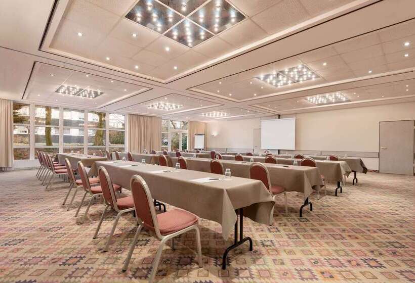 فندق Ramada By Wyndham Bottrop City