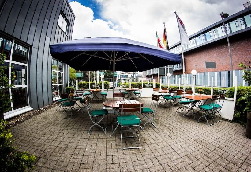فندق Ramada By Wyndham Bottrop City