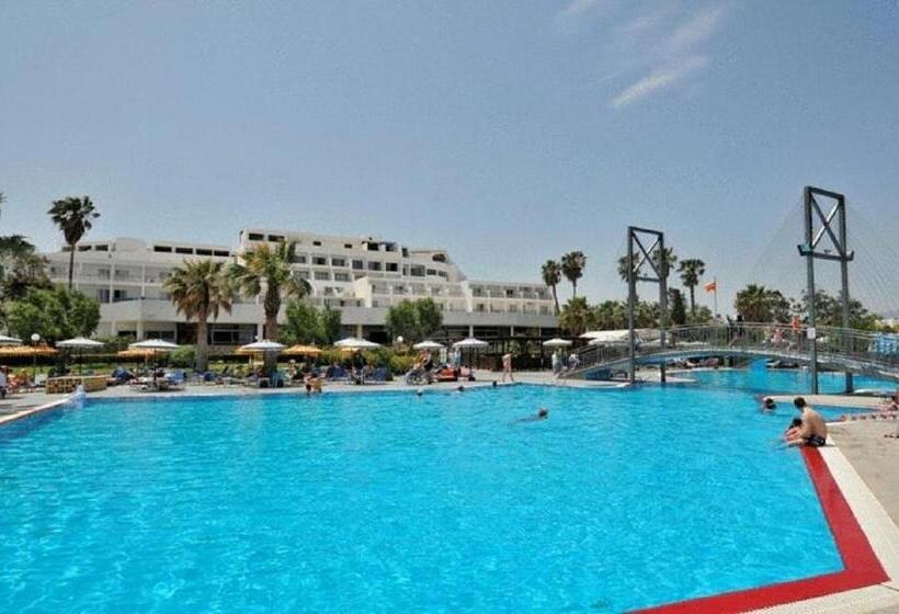 استراحتگاه Doreta Beach