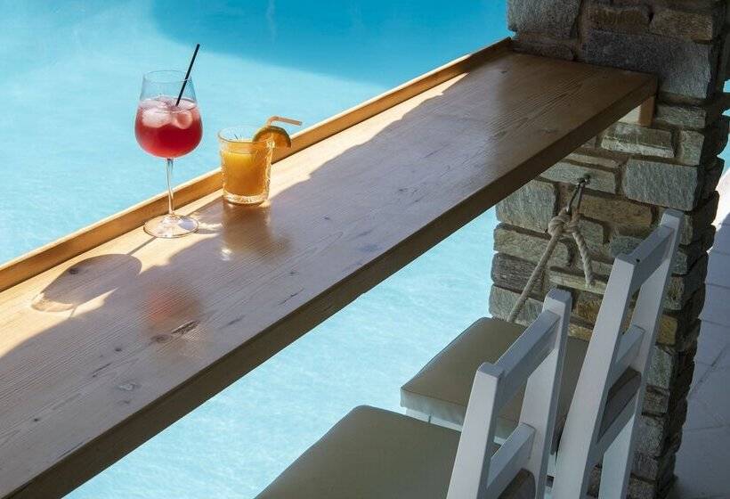 Zefi Hotel & Suites