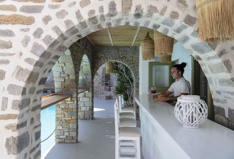 Zefi Hotel & Suites