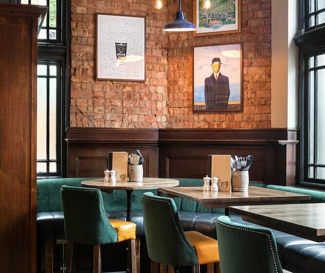 هاستل Publove @ The Rose & Crown