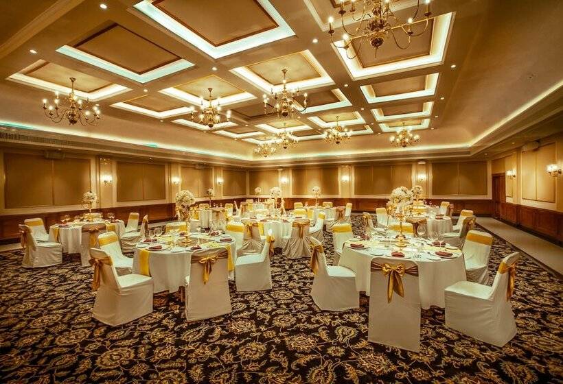 Casino Hotel   Cgh Earth, Cochin