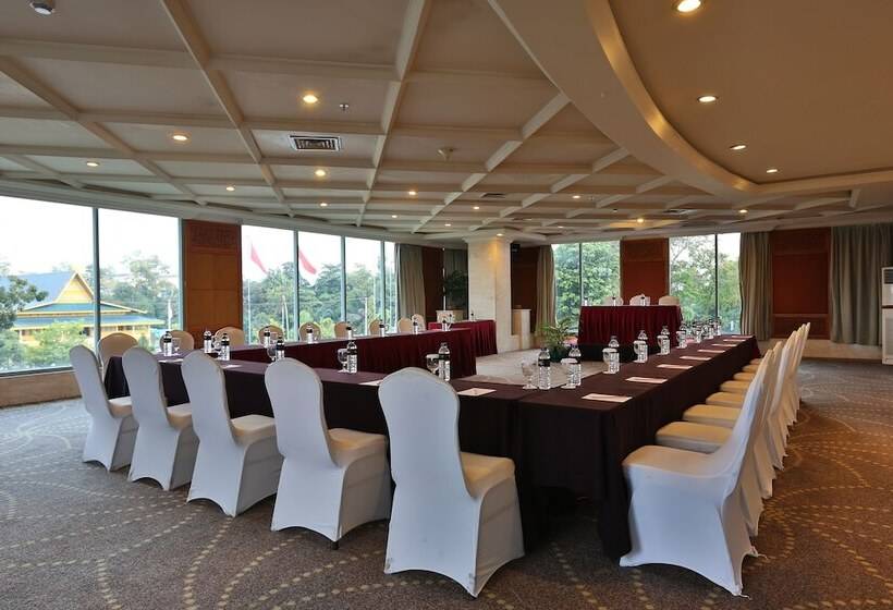 هتل Aryaduta Pekanbaru