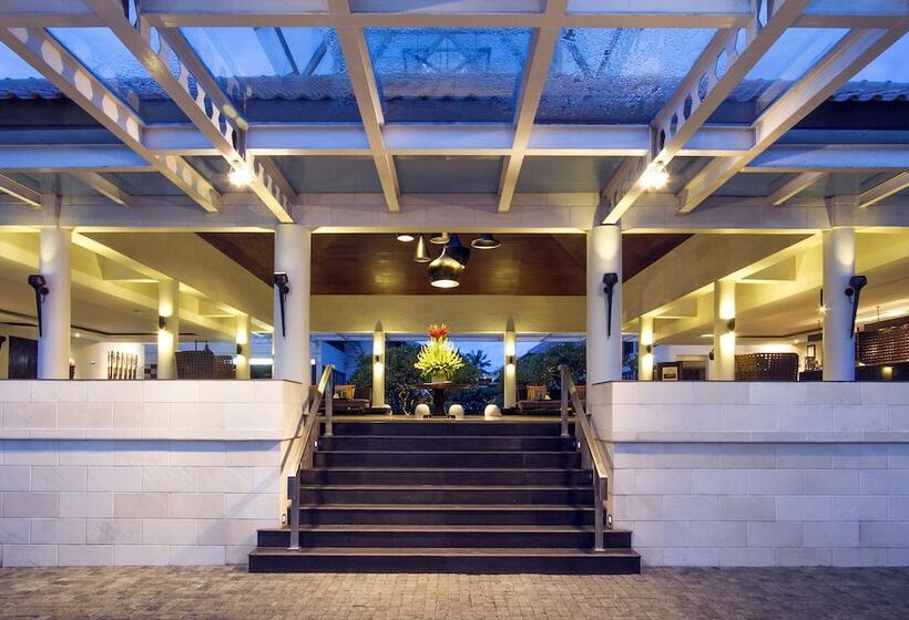 فندق Away Bali Legian Camakila Resort