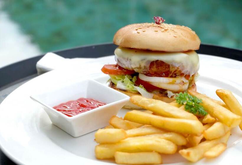 فندق Away Bali Legian Camakila Resort