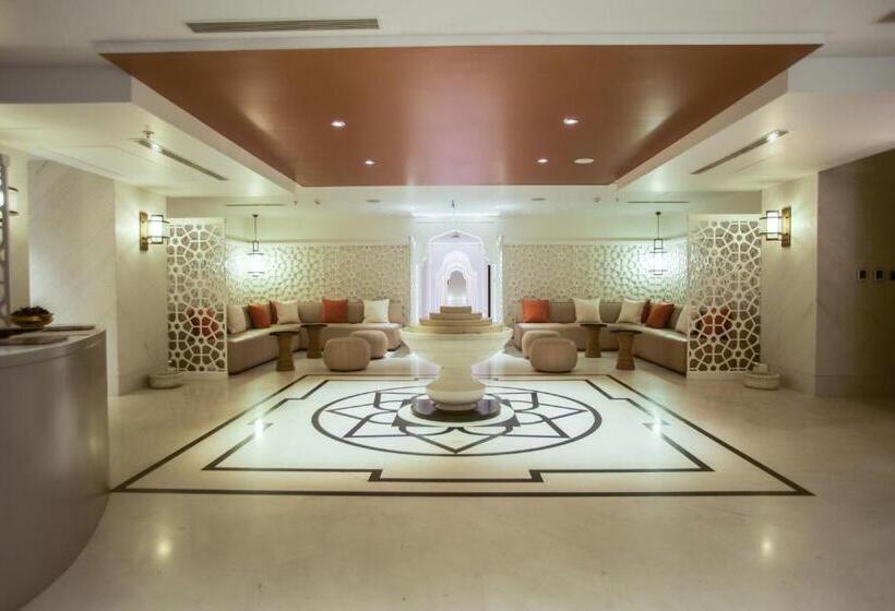هتل Crowne Plaza Chennai Adyar Park