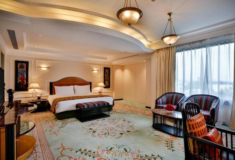 هتل Crowne Plaza Chennai Adyar Park