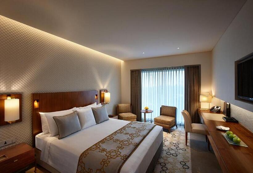 هتل Crowne Plaza Chennai Adyar Park