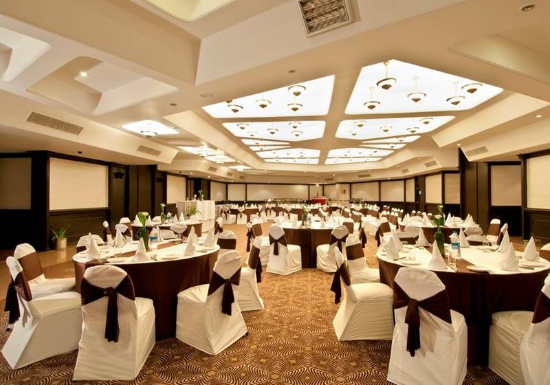 هتل Howard Plaza The Fern, Agra