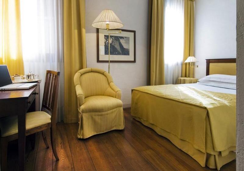 هتل Albergo Al Sole