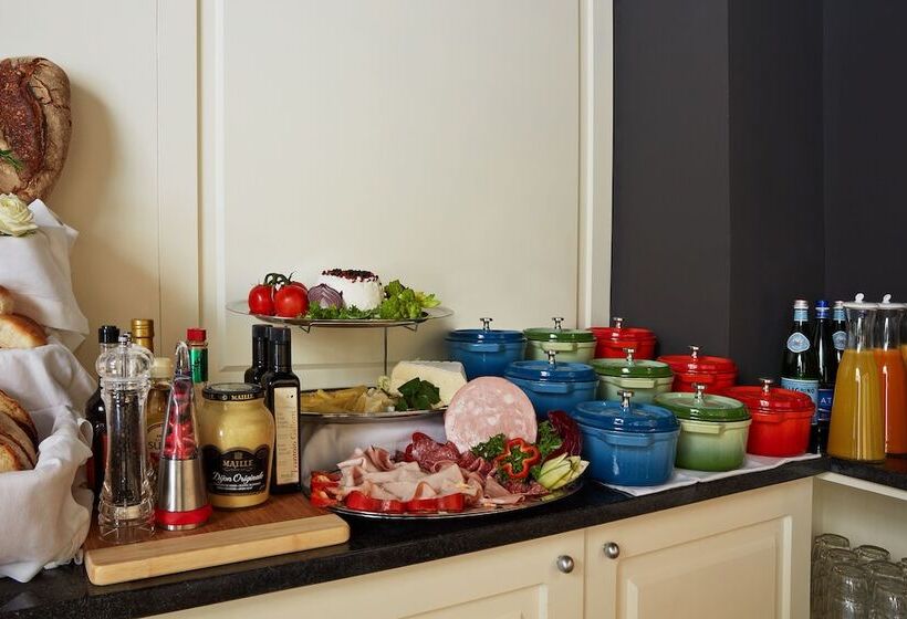 בית מלון כפרי The Code