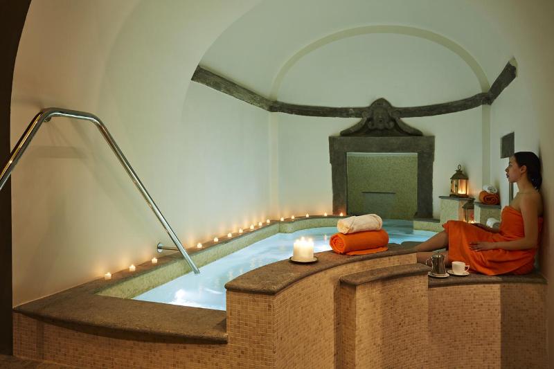 בית מלון כפרי The Code