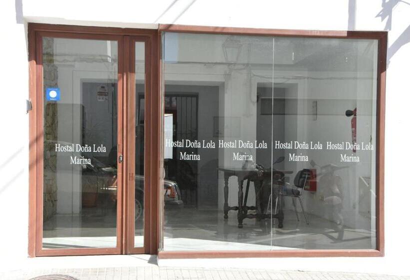 Hostal Doña Lola Marina