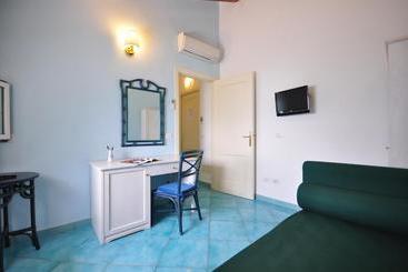Fotos del hotel Villa Maria Luigia:  32