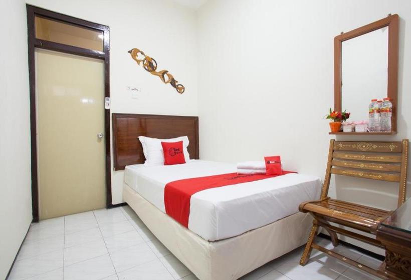 پانسیون Reddoorz Near Tugu Pahlawan Surabaya